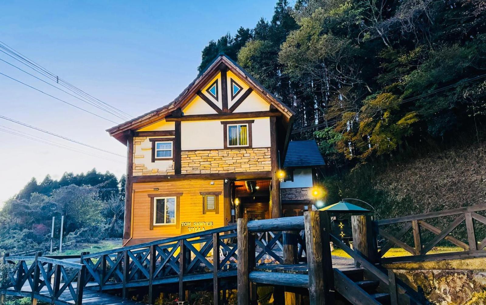 Yufuin Log House No Yado Tom Sawyer Hotel Buitenkant foto